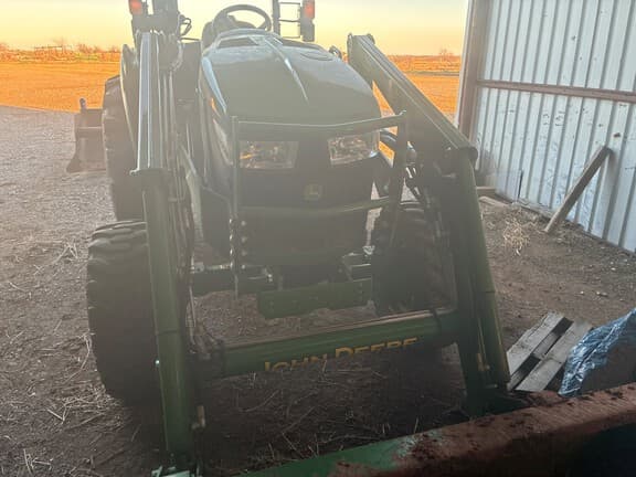 Image of John Deere 4066M equipment image 2