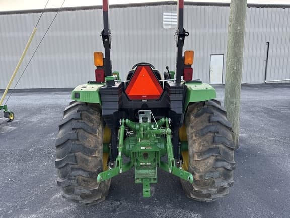 Image of John Deere 4066M equipment image 4