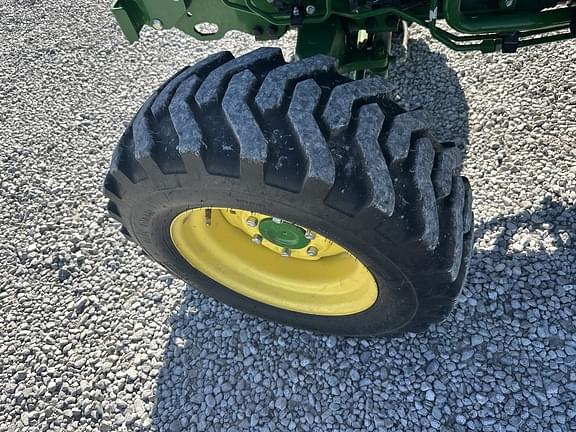 Image of John Deere 4066R equipment image 4