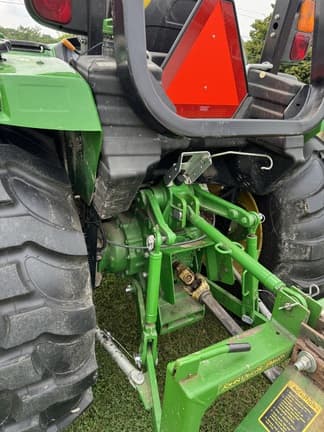 Image of John Deere 4066R equipment image 4