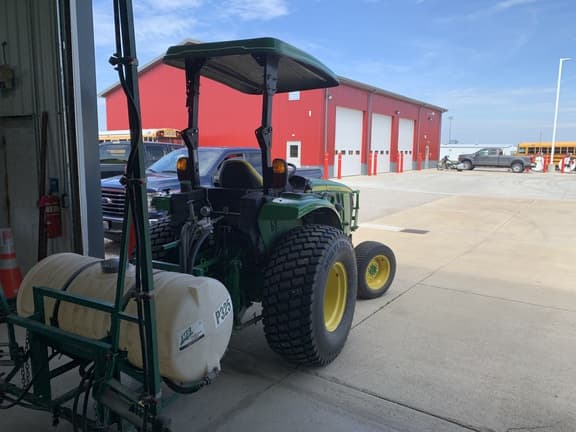 Image of John Deere 4066R equipment image 4