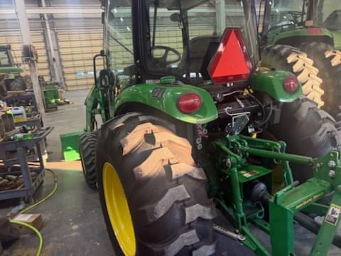 Image of John Deere 4066R equipment image 3