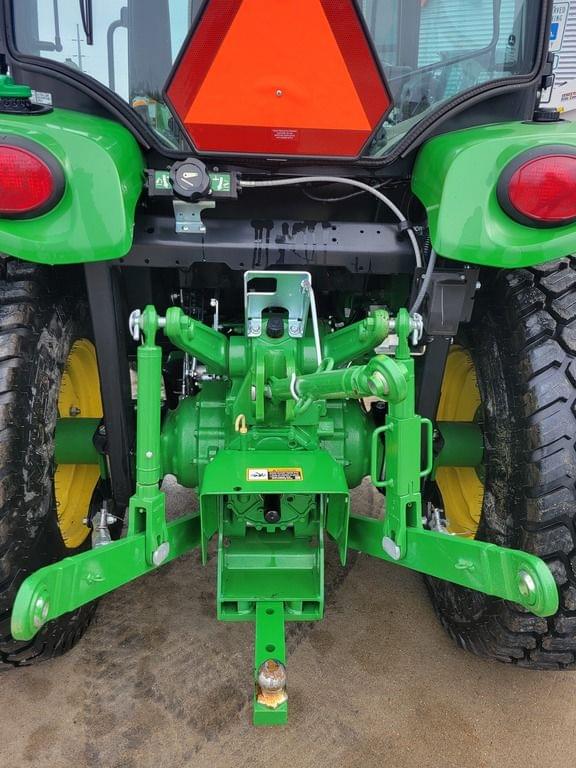 Image of John Deere 4066R equipment image 3