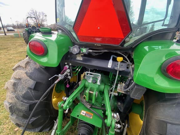 Image of John Deere 4066R equipment image 3