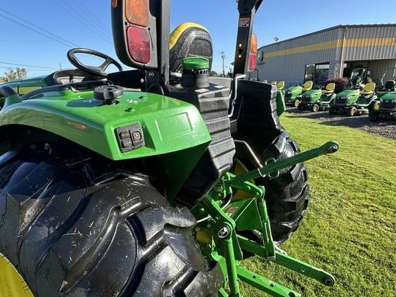 Image of John Deere 4066R equipment image 1