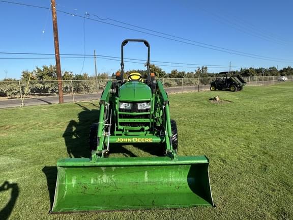 Image of John Deere 4066R equipment image 4