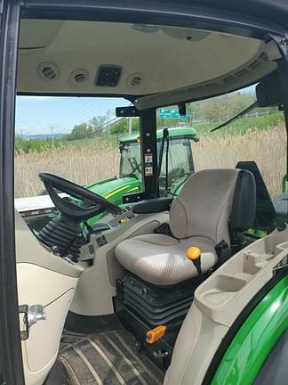 Image of John Deere 4066R equipment image 1