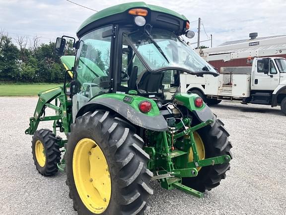 Image of John Deere 4066R equipment image 4