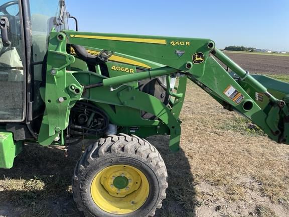 Image of John Deere 4066R equipment image 1