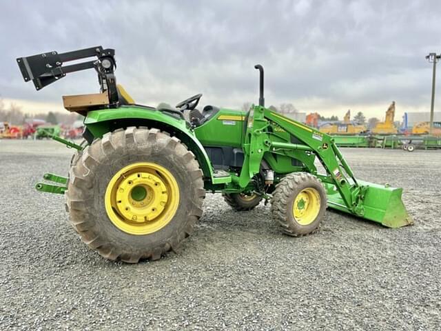 Image of John Deere 4066R equipment image 3