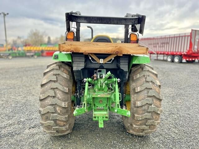 Image of John Deere 4066R equipment image 4