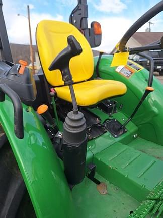 Image of John Deere 5045E equipment image 4