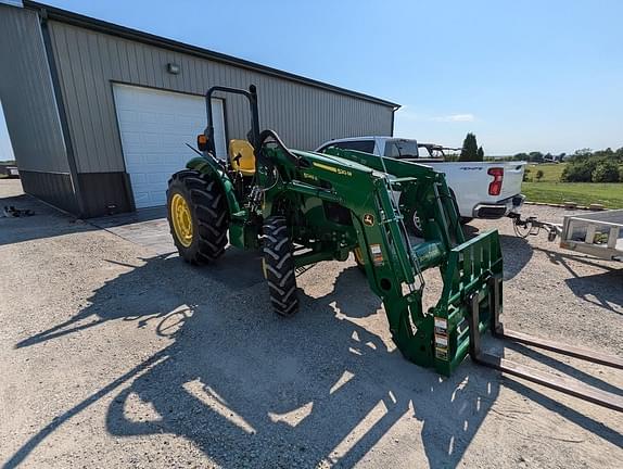 Image of John Deere 5045E equipment image 3