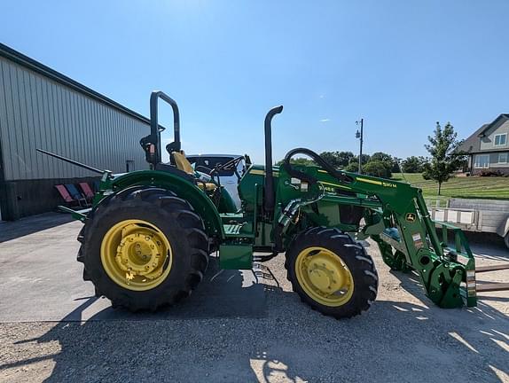 Image of John Deere 5045E equipment image 4