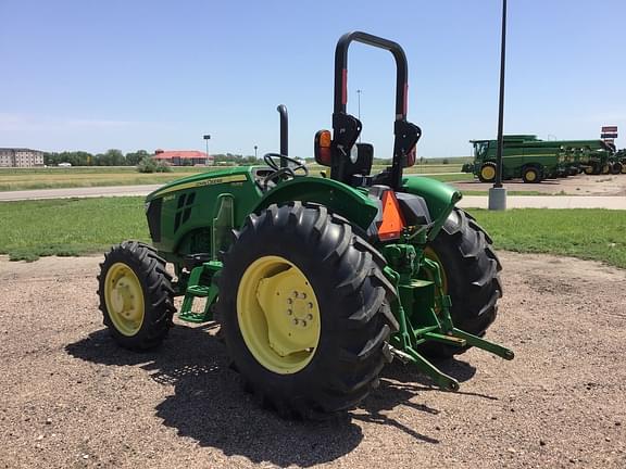 Image of John Deere 5045E equipment image 3