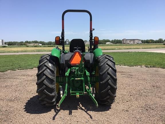Image of John Deere 5045E equipment image 4