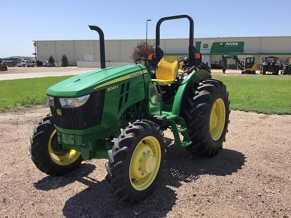 Image of John Deere 5045E equipment image 2