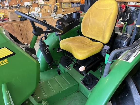 Image of John Deere 5045E equipment image 3