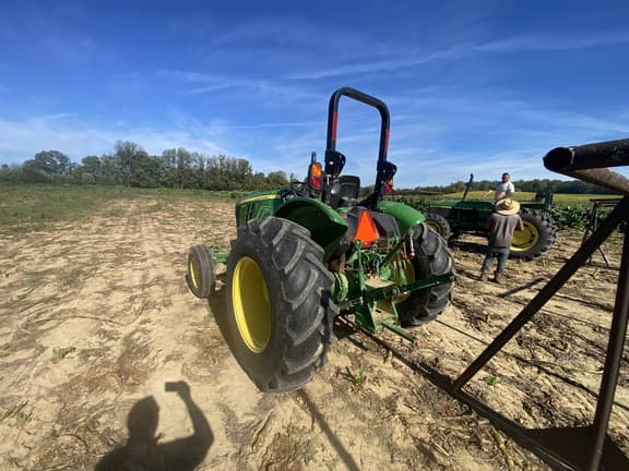 Image of John Deere 5045E equipment image 4