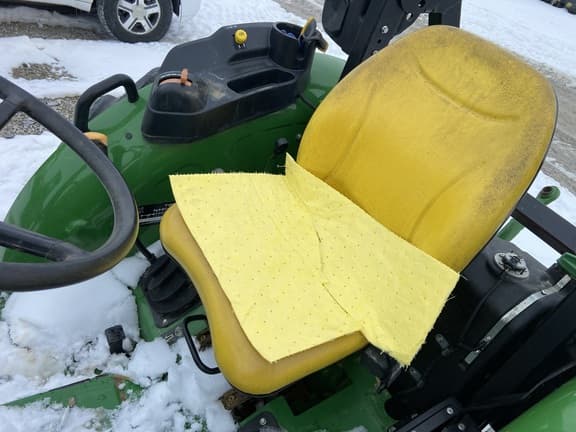 Image of John Deere 5045E equipment image 4