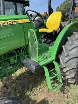 Image of John Deere 5045E equipment image 4
