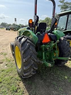 Image of John Deere 5045E equipment image 3