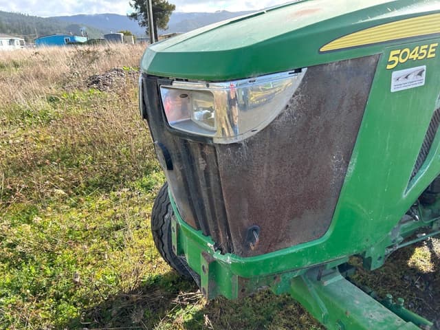 Image of John Deere 5045E equipment image 3