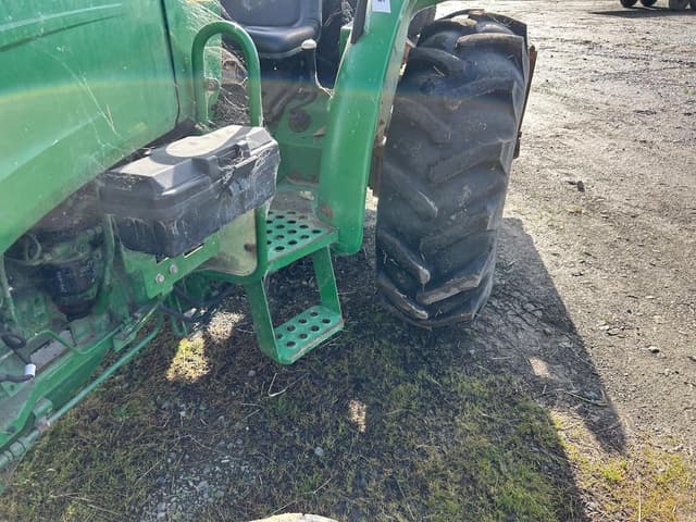 Image of John Deere 5045E equipment image 4