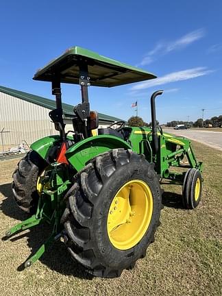 Image of John Deere 5045E equipment image 3