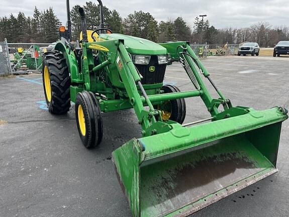 Image of John Deere 5045E equipment image 4