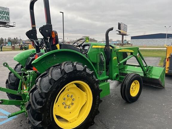 Image of John Deere 5045E equipment image 3