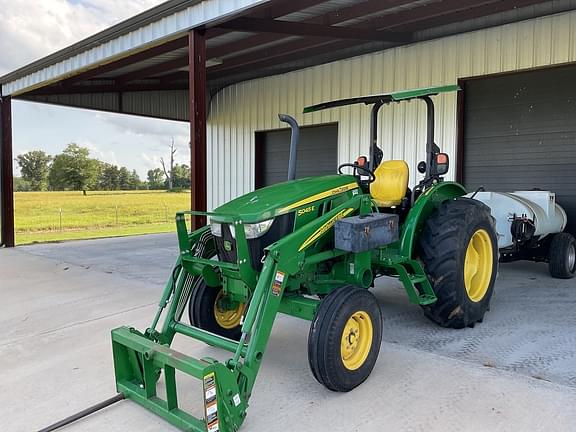 Image of John Deere 5045E equipment image 3