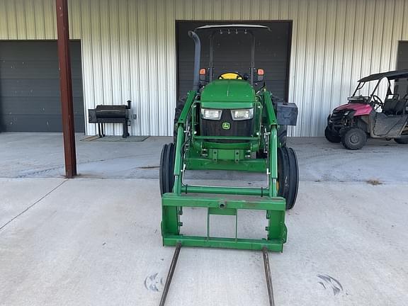 Image of John Deere 5045E equipment image 4