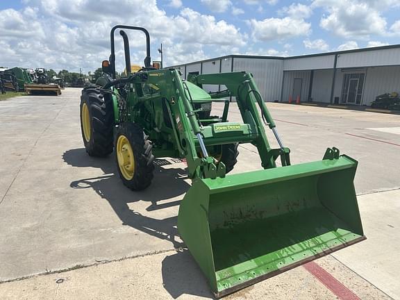 Image of John Deere 5045E equipment image 4