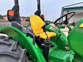 Image of John Deere 5045E equipment image 3