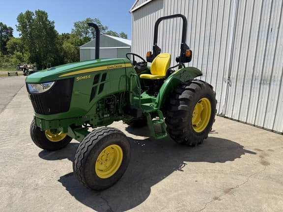 Image of John Deere 5045E equipment image 2