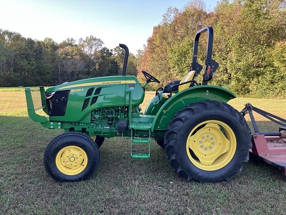 Image of John Deere 5045E equipment image 3