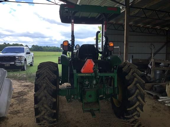 Image of John Deere 5045E equipment image 3