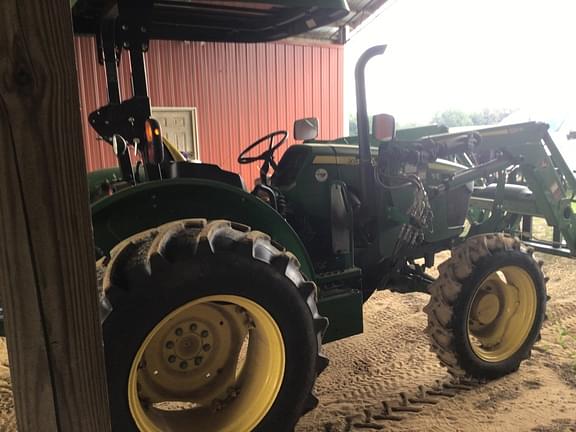 Image of John Deere 5045E equipment image 4
