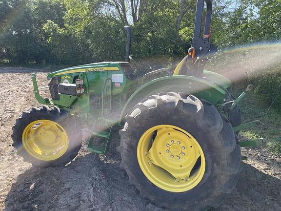 Image of John Deere 5045E equipment image 2
