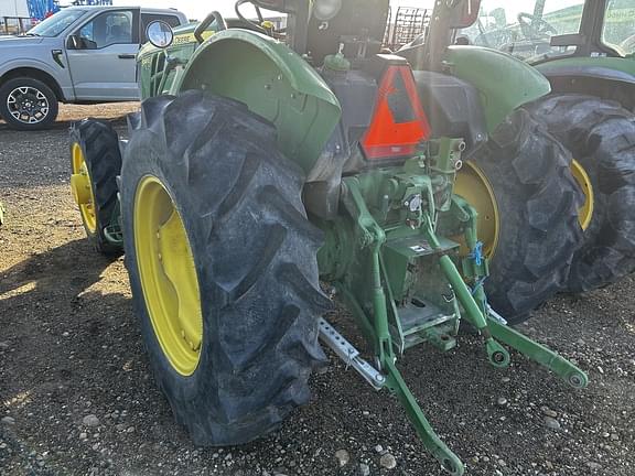 Image of John Deere 5045E equipment image 3