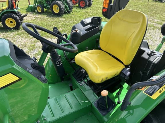 Image of John Deere 5045E equipment image 4