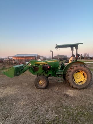 Image of John Deere 5045E equipment image 3