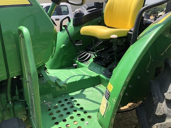 Image of John Deere 5045E equipment image 2