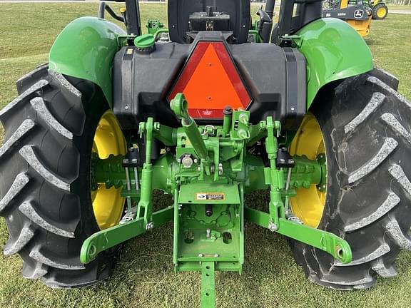 Image of John Deere 5045E equipment image 3