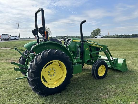 Image of John Deere 5045E equipment image 4