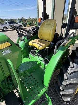 Image of John Deere 5045E equipment image 4