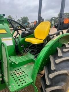 Image of John Deere 5045E equipment image 4