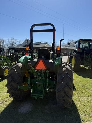 Image of John Deere 5045E equipment image 4