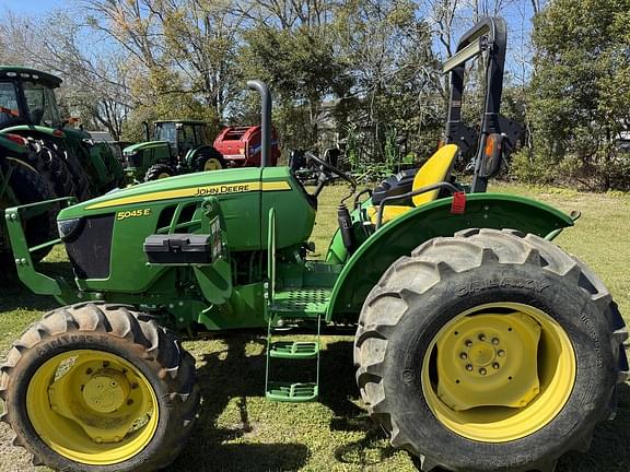 Image of John Deere 5045E equipment image 1